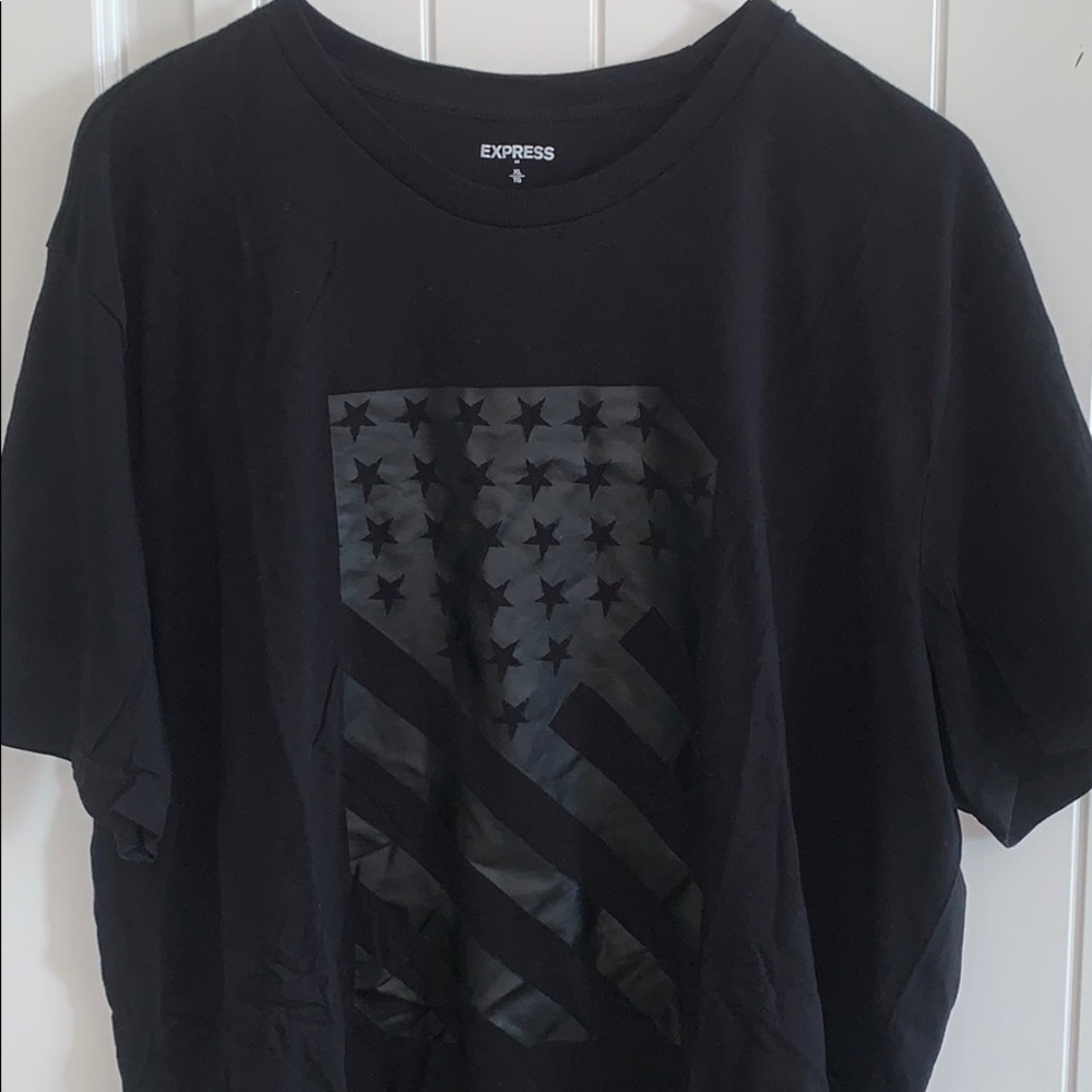 🏷 2/$5, 3/$7, 4/$9-Men’s Express tee pre-owned